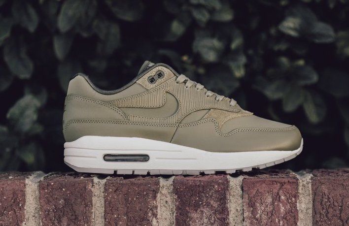 nike wmns air max 1 olive