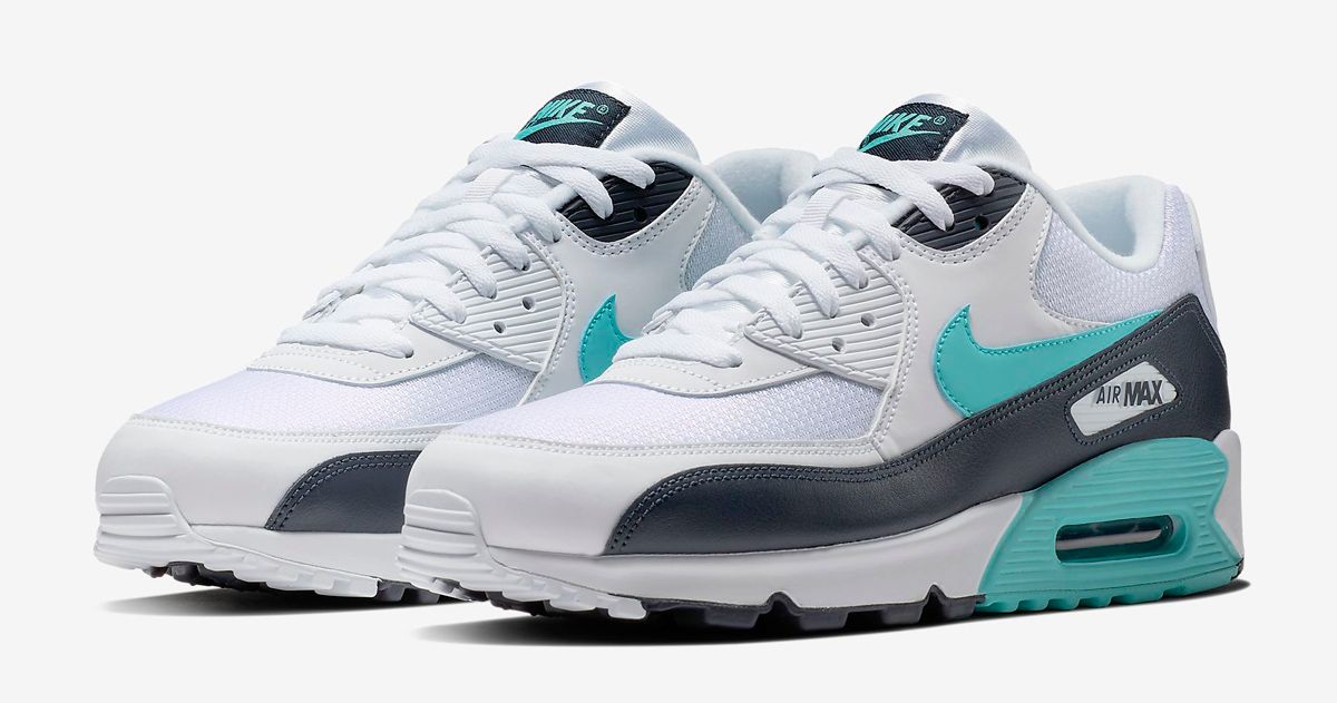 Available Now // Nike Air Max 90  ساعة للنساء