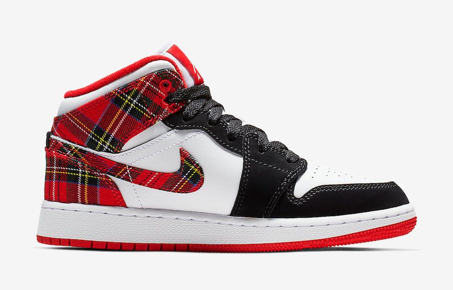 The Air Jordan 1 Gets Decked out for Christmas | HOUSE OF HEAT