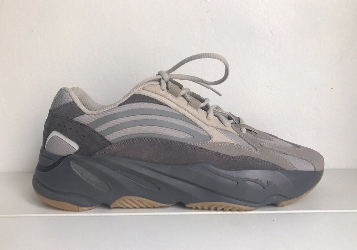 yeezy 700 grey and pink