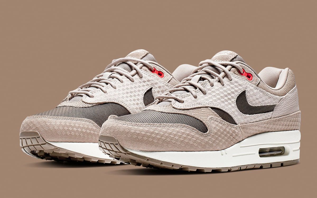Now // Cut-Out Swoosh Nike Air Max 1s 