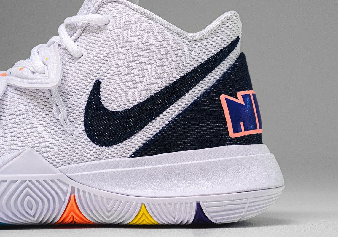 Sepatu Basket Desain Nike Kyrie 5 Warna Biru untuk Pria