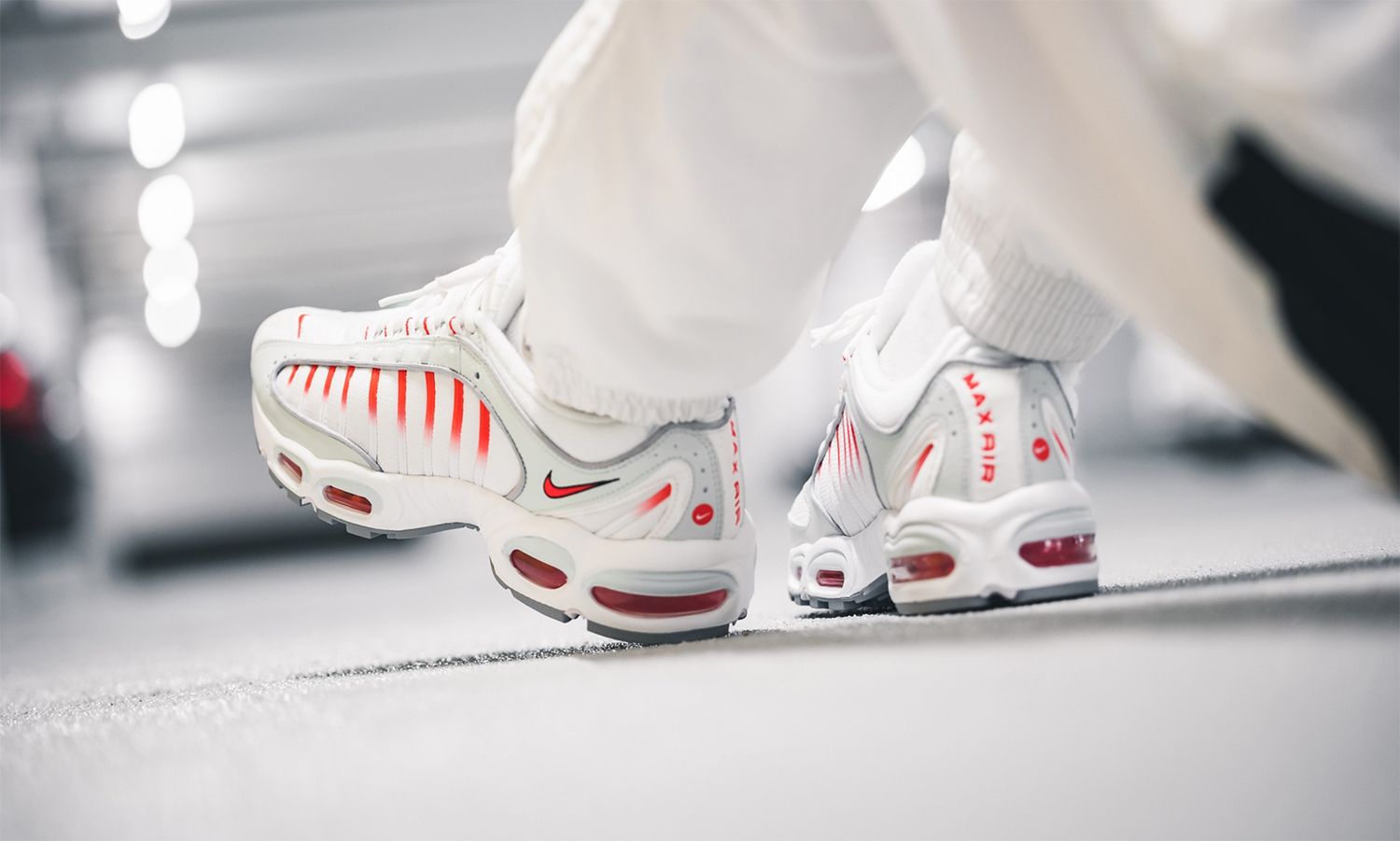 air max tailwind red