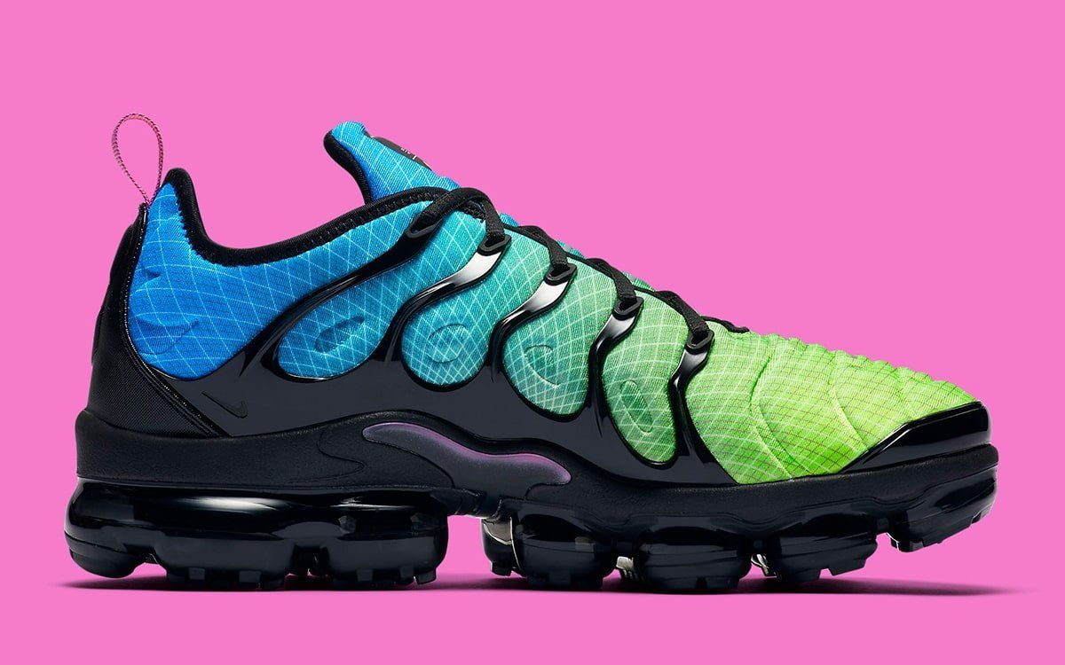 green and blue vapormax plus