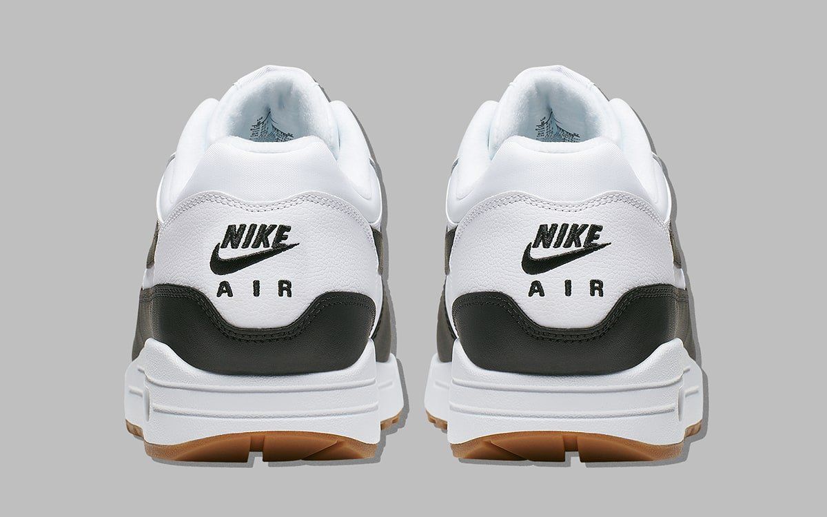 Air Max 1 Looks Awesome in White, Black 