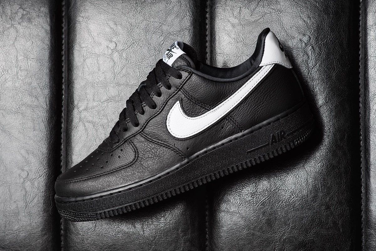 nike air force 1 black with white line