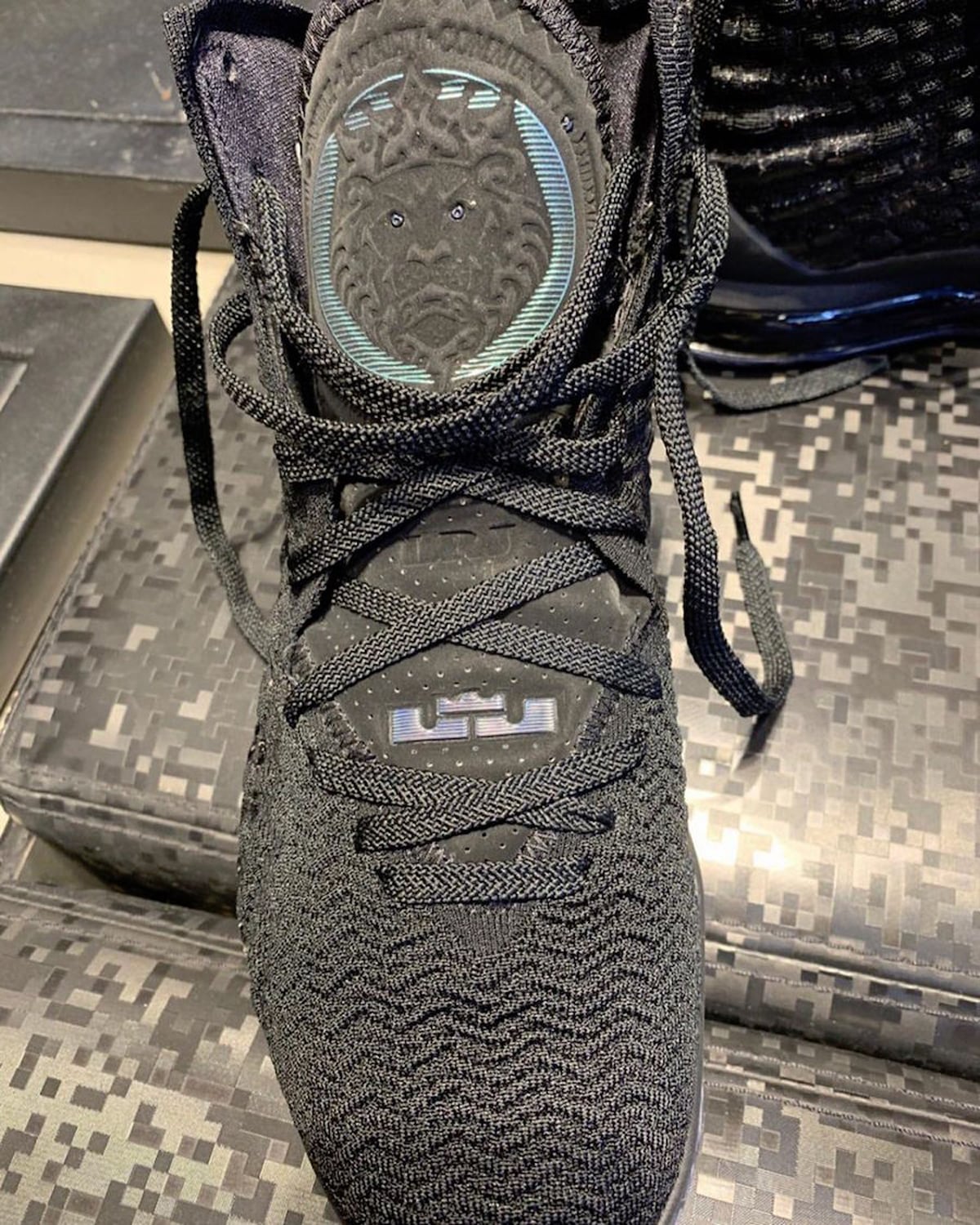 lebron 17 currency colorway