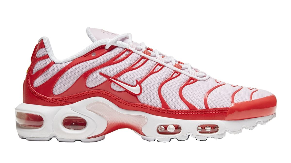 white and red nike air max plus