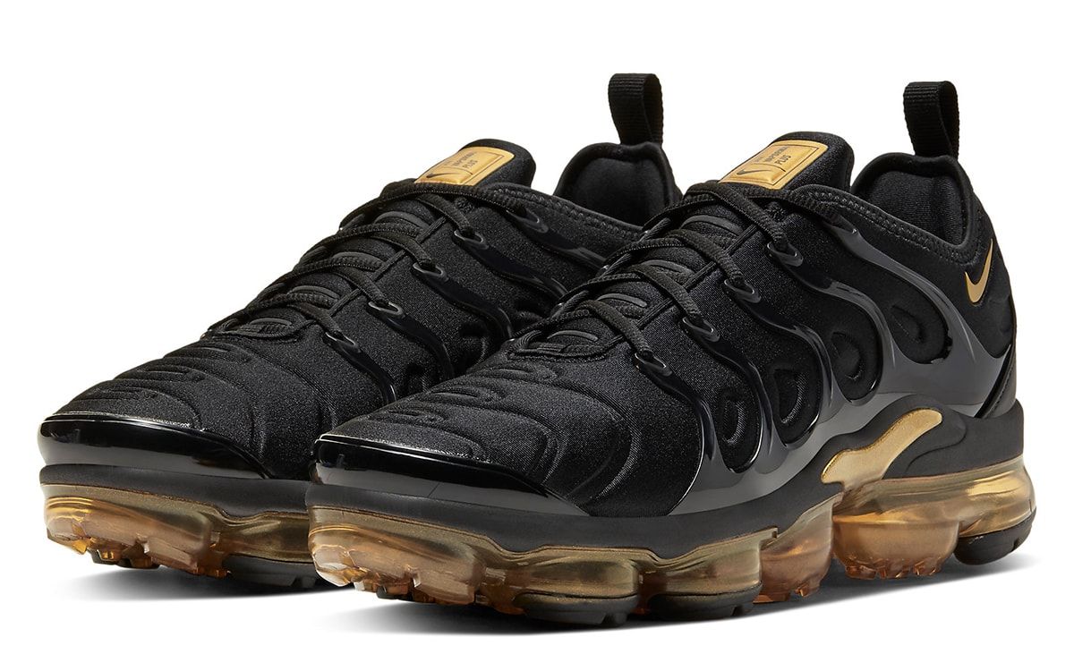 black and gold vapormax plus