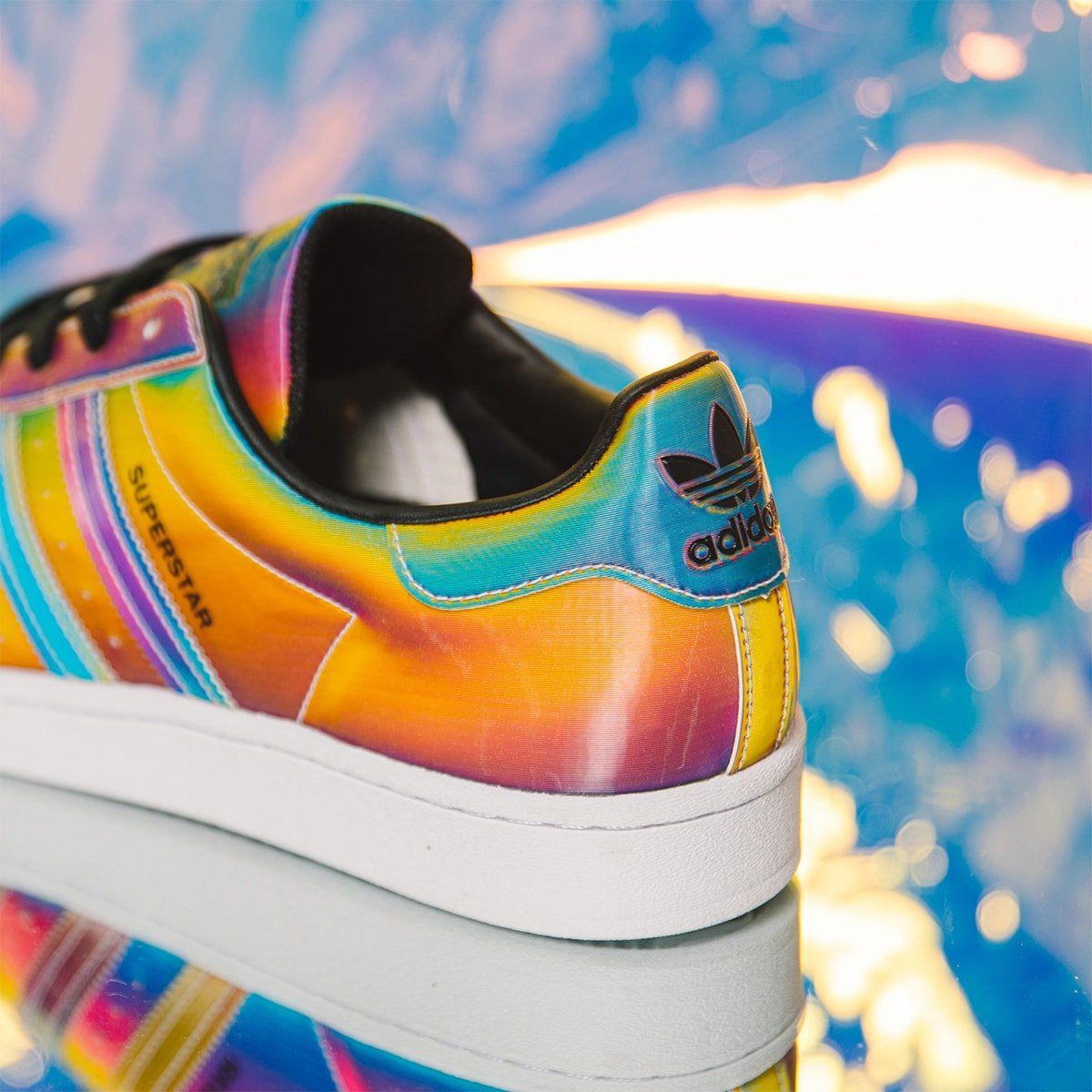 opdagelse Utilfreds plantageejer The adidas Superstar Appears in "Rainbow Iridescent" | HOUSE OF HEAT