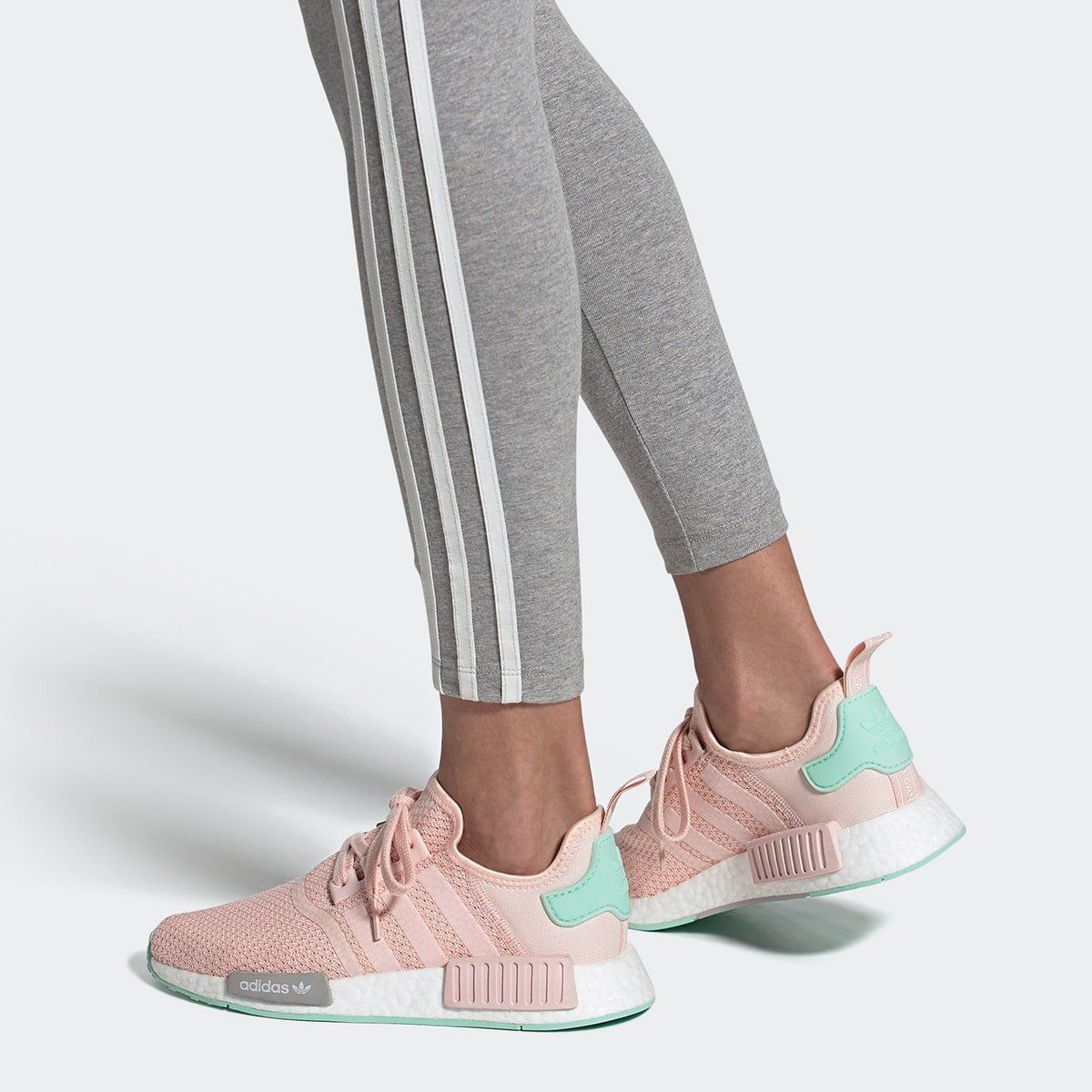 adidas pink and grey r1 nmds
