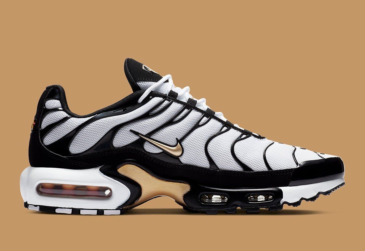 black and gold nike tns