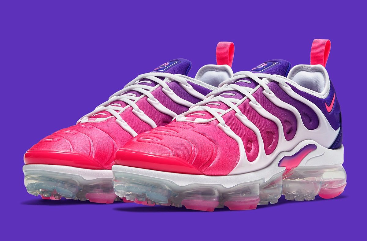 vapormax plus pink and purple