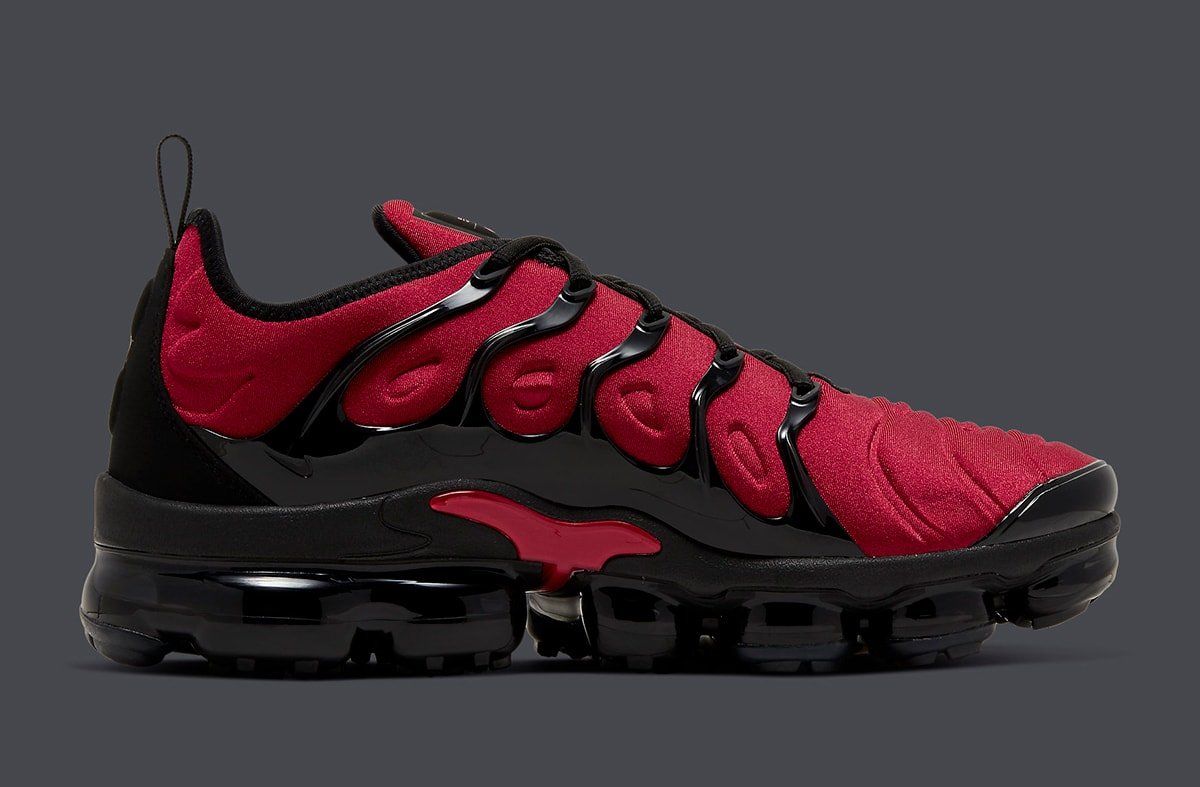 nike air vapormax plus red and black