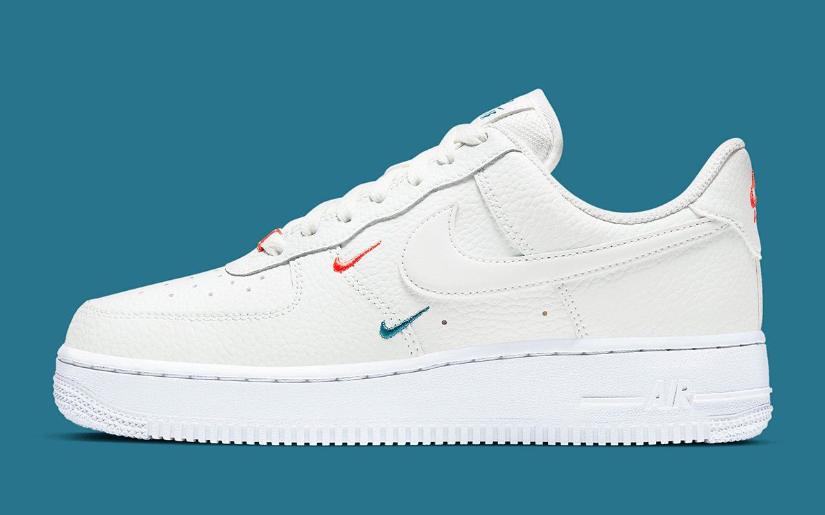 Double-Swoosh Air Force 1 Low 
