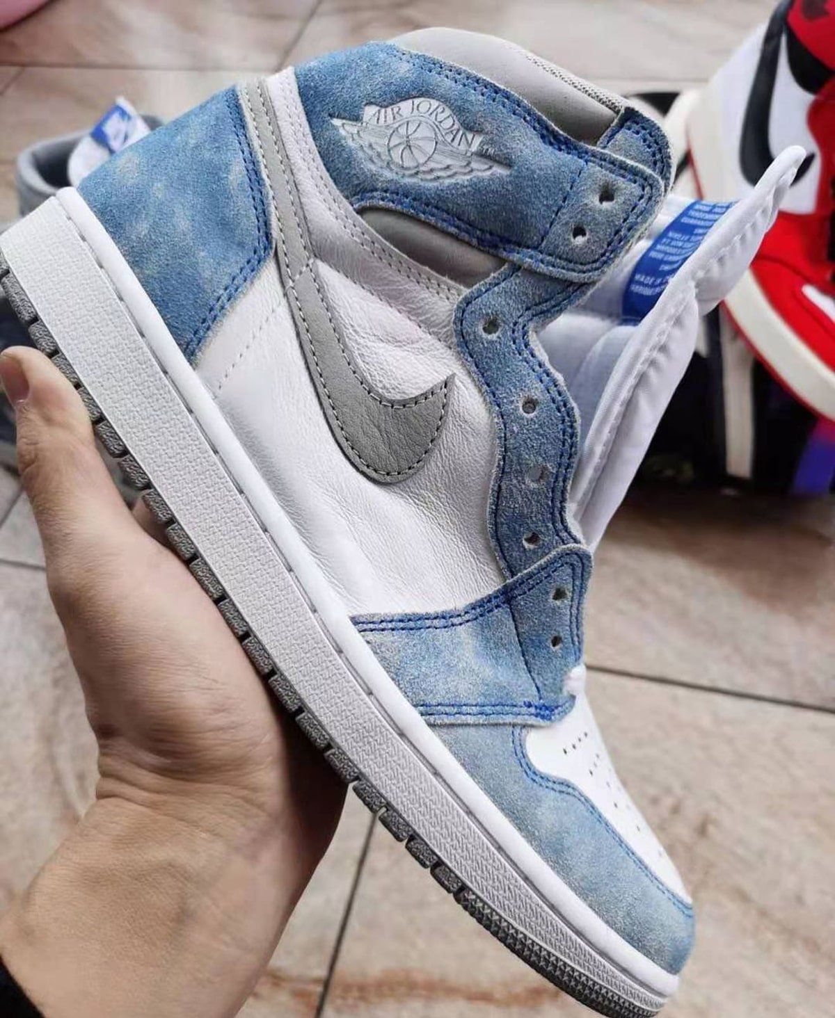 how to tell if jordan 1 hyper royals are fake