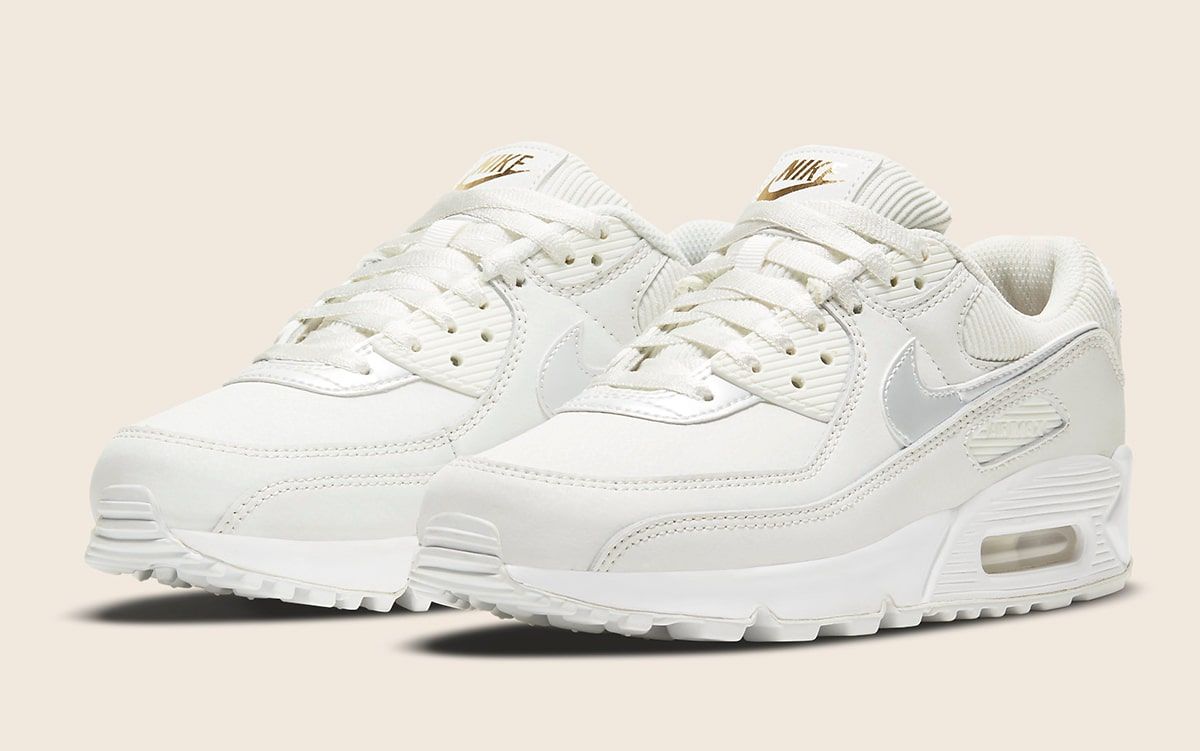 Air Max 90 Adds Elegant Gold Chains and 