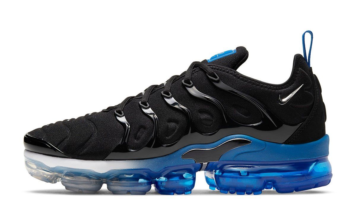 black and blue vapormax