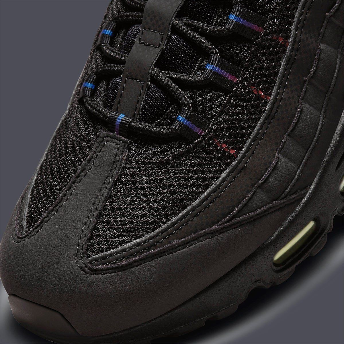 New Nike Air Max 95 Goes Heavy on Reflective Finishes | HOUSE OF HEAT