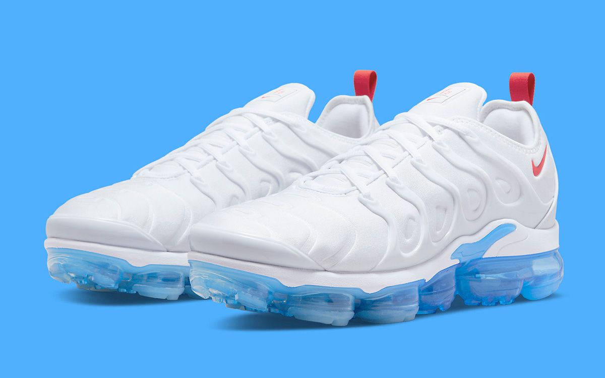 vapormax white red blue