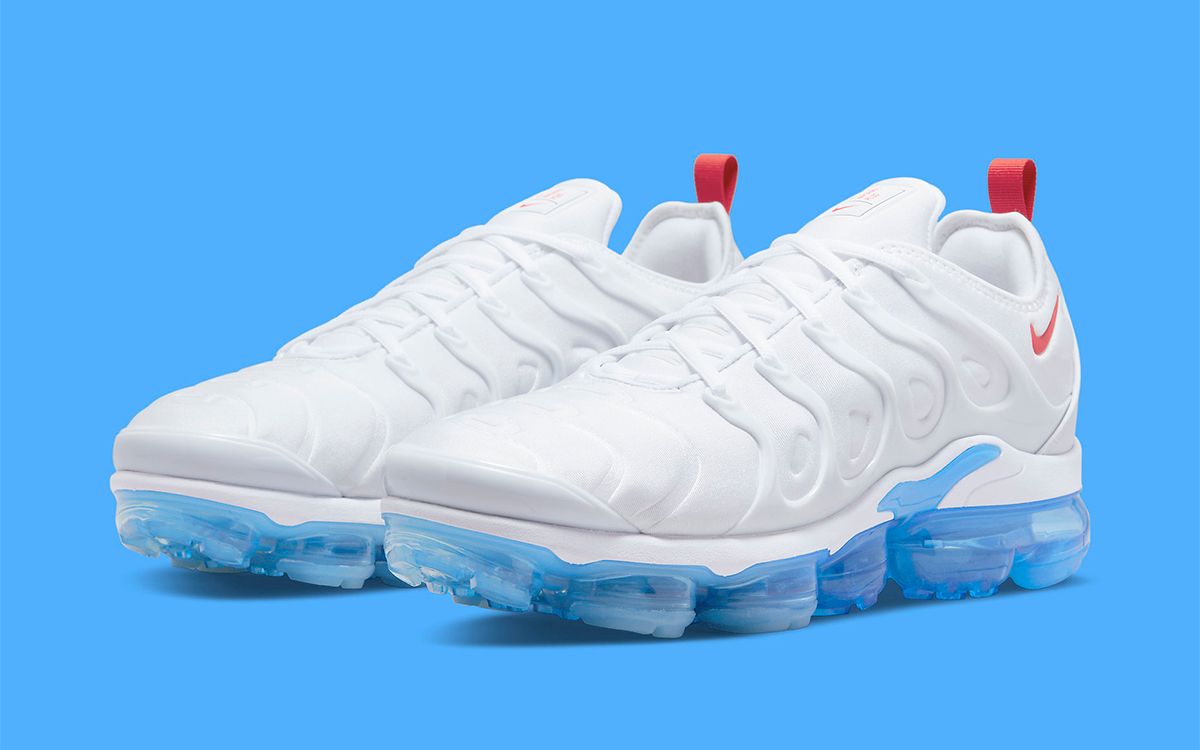 red and white air vapormax plus