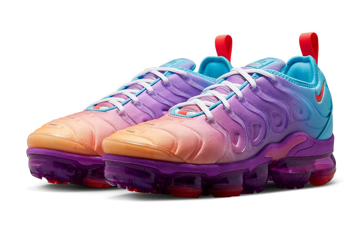 nike vapormax plus black and colorful