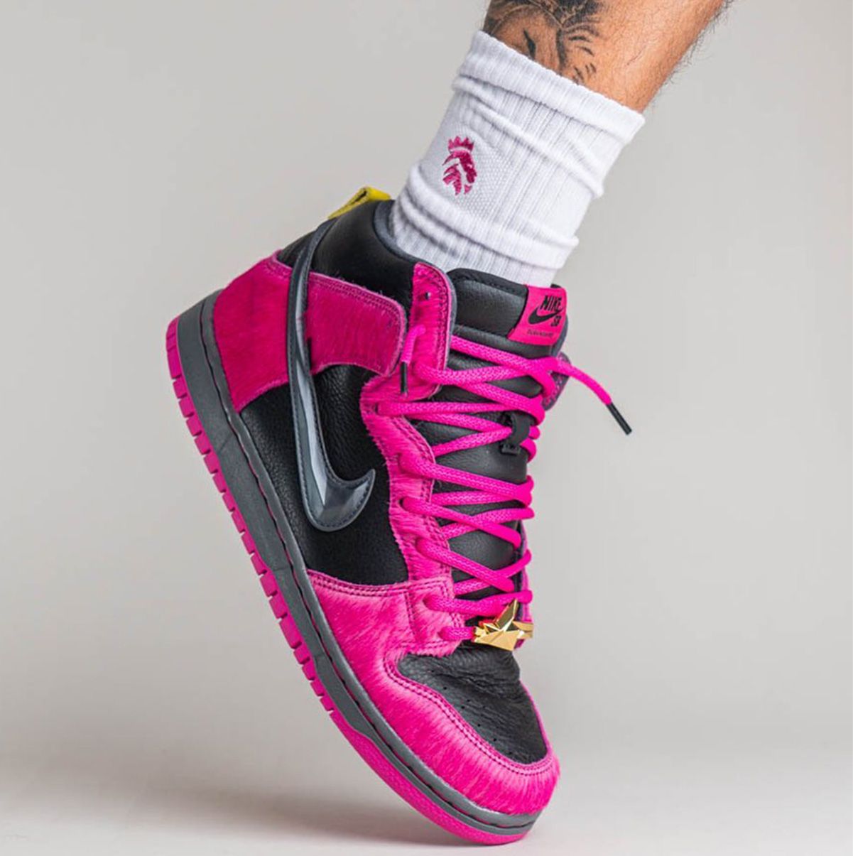 【今日の超目玉】 Run The Jewels × Nike SB Run Dunk SB - medilearners.com